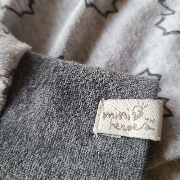 Grey maple leaf print sleeveless footless romper - Picture 5 of 5